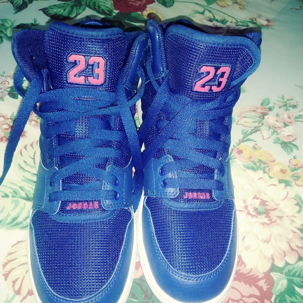 Jordan 23 (like new)size 7y